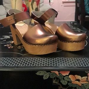 Bronze metallic No.6 Clogs. Sz 40